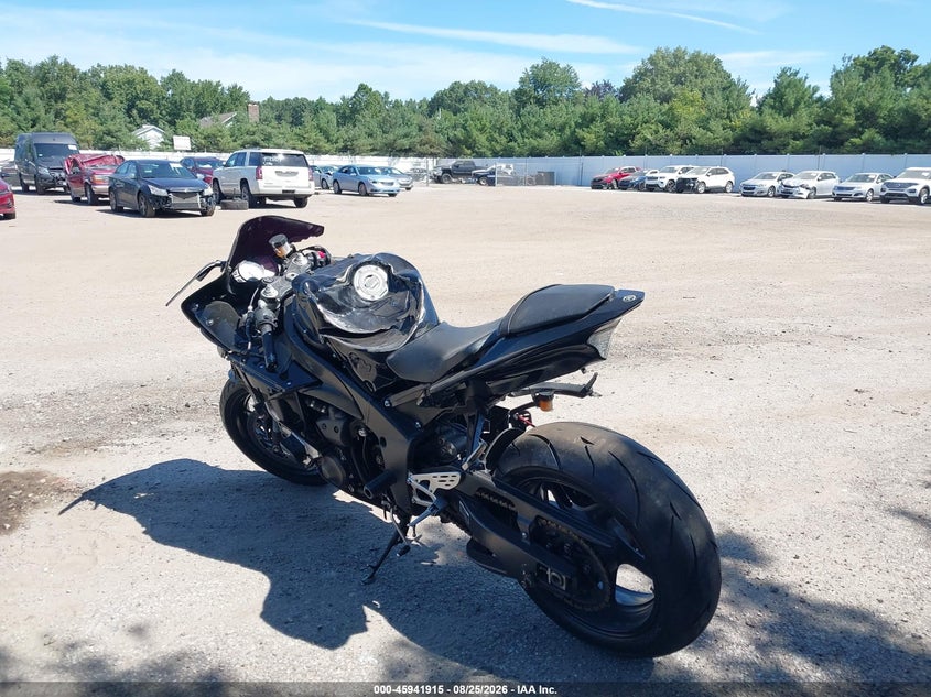 2011 YAMAHA YZFR1 auction photo 3