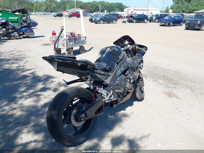 2011 YAMAHA YZFR1 auction photo 4