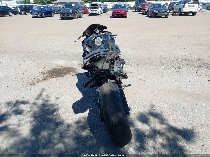 2011 YAMAHA YZFR1 auction photo 6