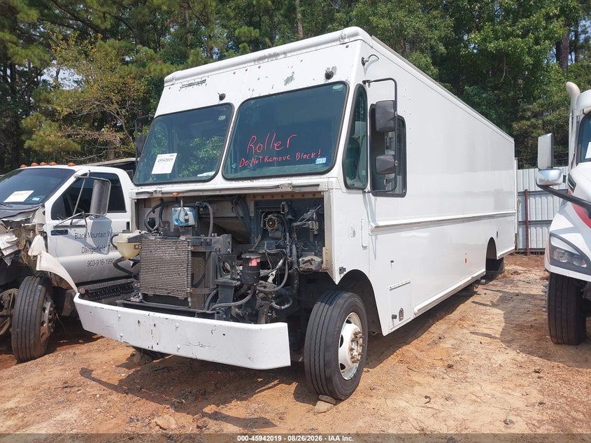 2016 FORD F-59 COMMERCIAL STRIPPED auction photo 2