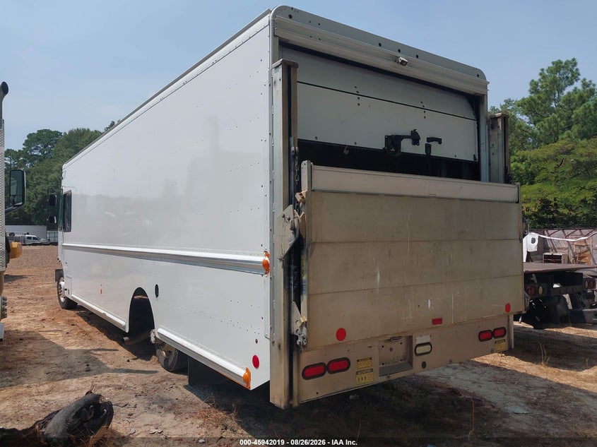 2016 FORD F-59 COMMERCIAL STRIPPED auction photo 3