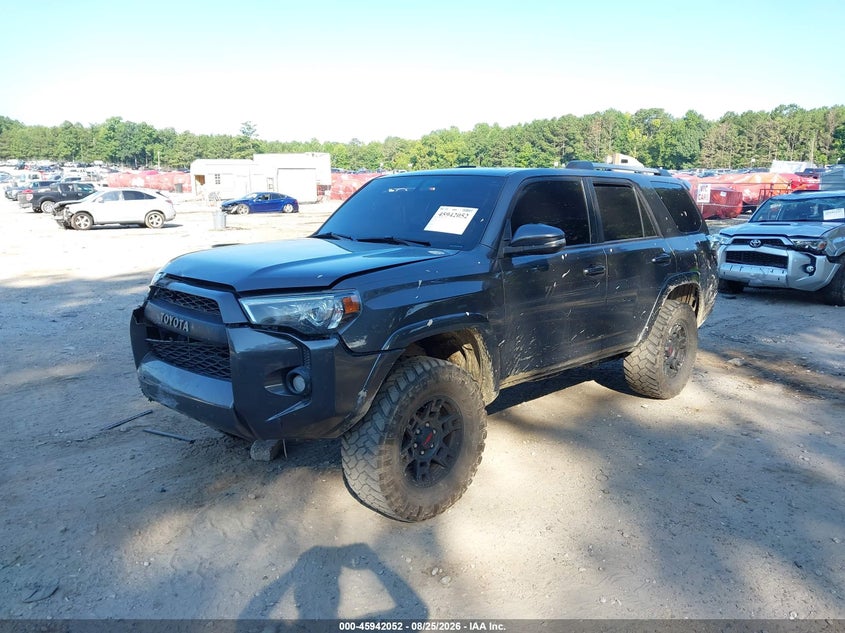 2019 Toyota 4Runner, Right Side, IAAI, VIN JTEBU5JRXK5733617 — photo 2