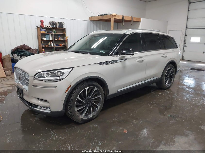 2020 Lincoln Aviator Reserve, Hail, IAAI, VIN 5LM5J7XCXLGL02668 — photo 2