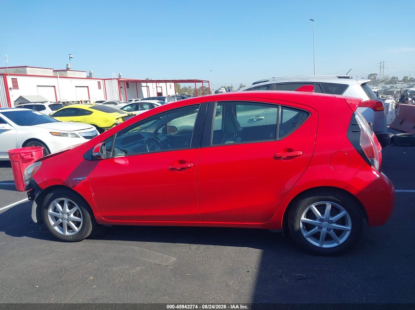 TOYOTA PRIUS C - zdjęcie 15