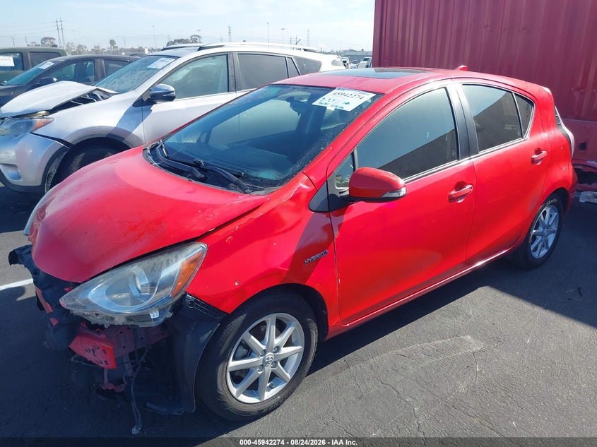 2015 TOYOTA PRIUS C auction photo 2