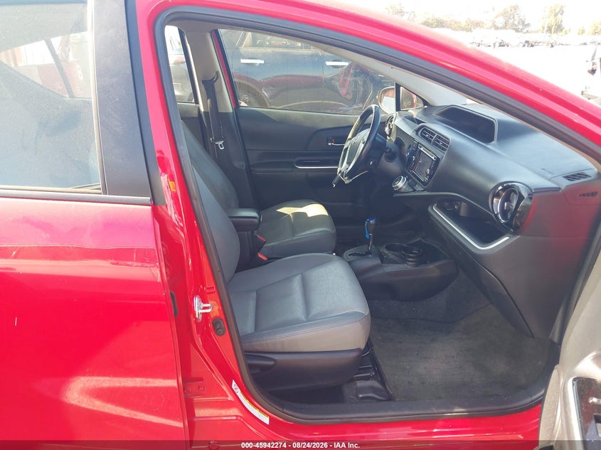 2015 TOYOTA PRIUS C auction photo 5