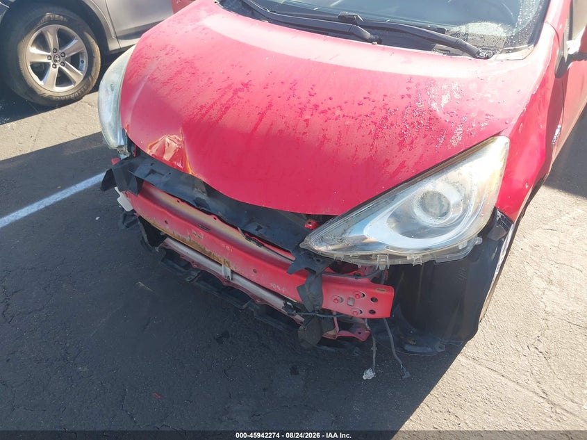 2015 TOYOTA PRIUS C auction photo 6