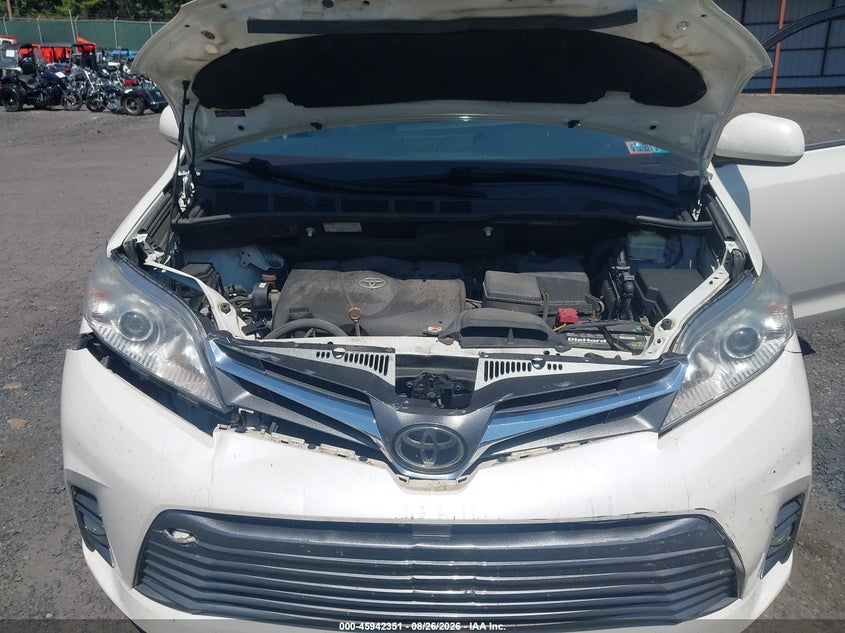 TOYOTA SIENNA - zdjęcie 10
