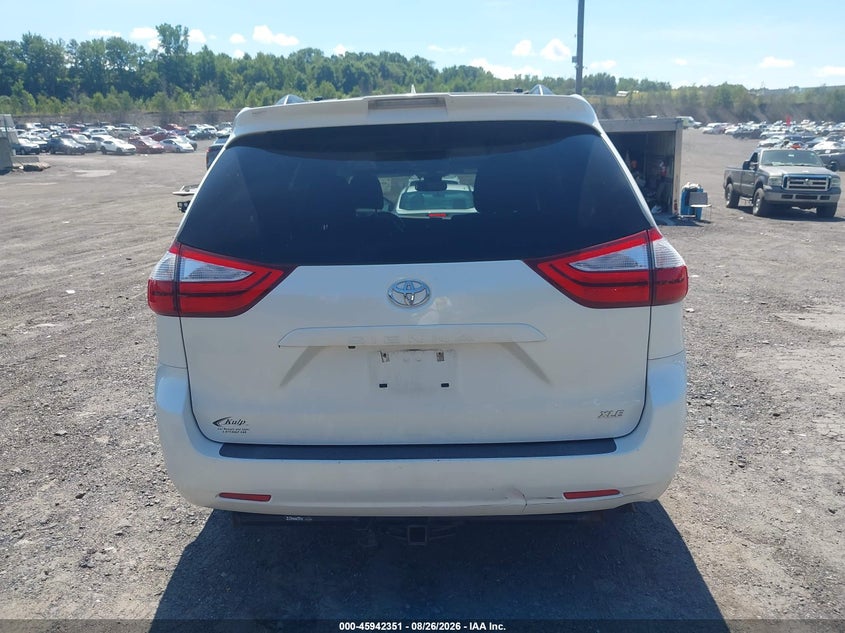 TOYOTA SIENNA - zdjęcie 16