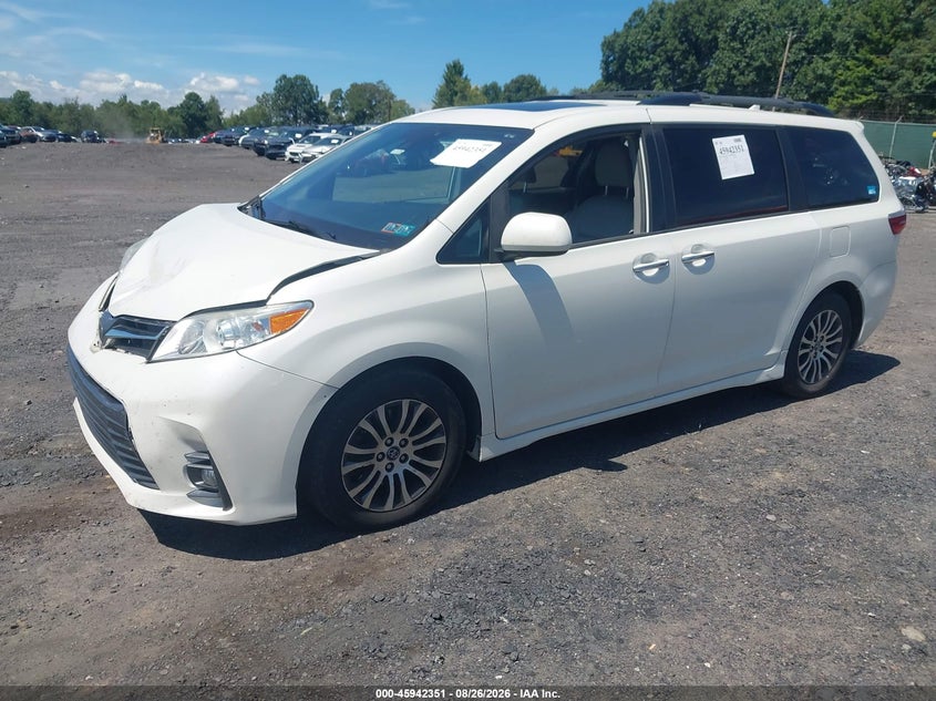TOYOTA SIENNA - zdjęcie 2