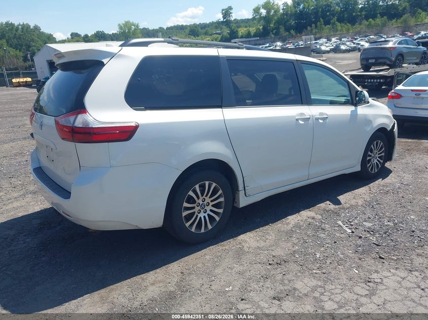 TOYOTA SIENNA - zdjęcie 4