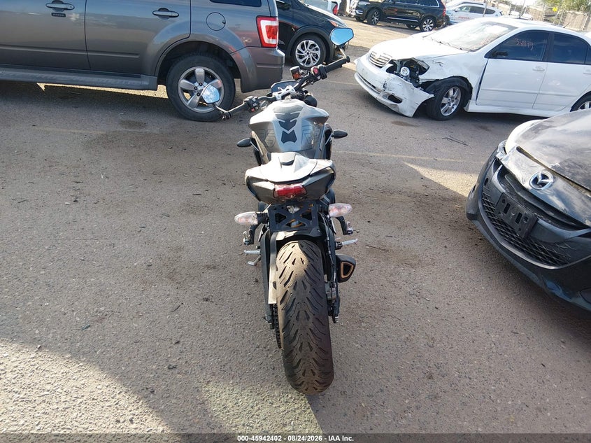 TRIUMPH STREET TRIPLE 2024