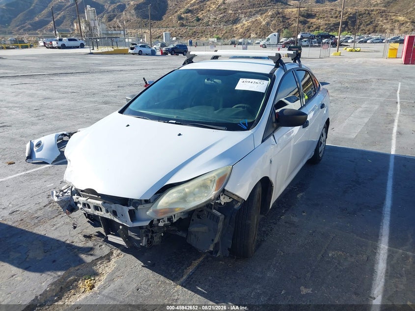 2014 Ford Focus, Normal Wear & Tear, IAAI, VIN 1FADP3E20EL462658 — photo 2
