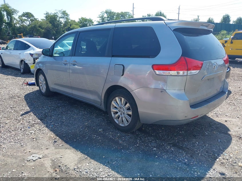 2014 TOYOTA SIENNA auction photo 3