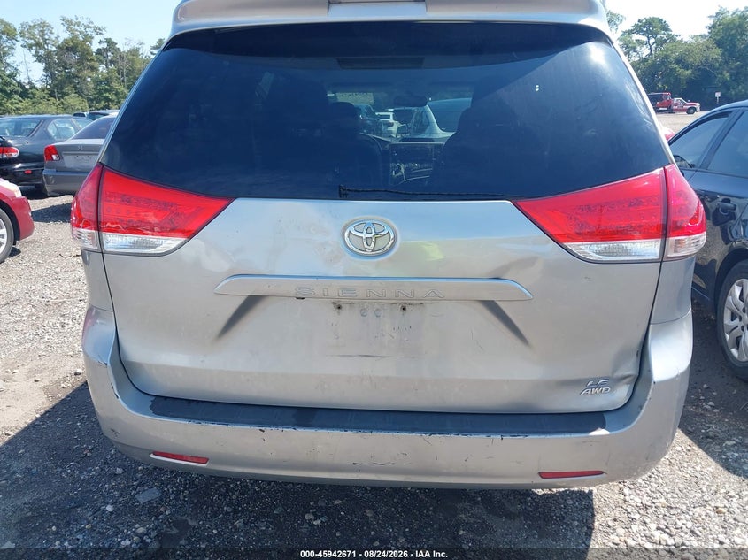 2014 TOYOTA SIENNA auction photo 6
