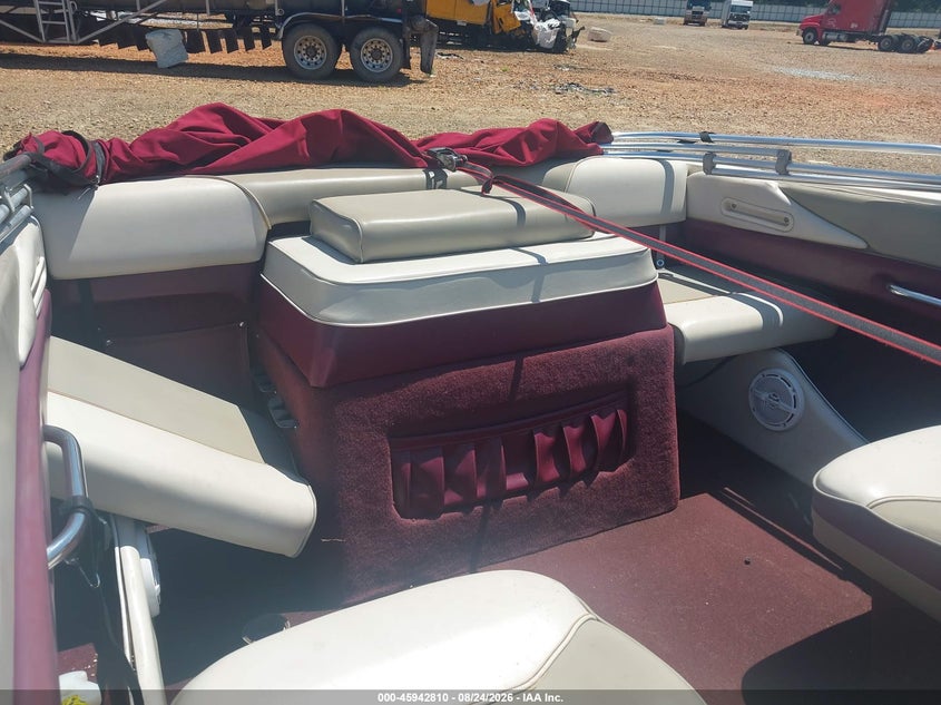 1997 MAXUM 20' auction photo 8