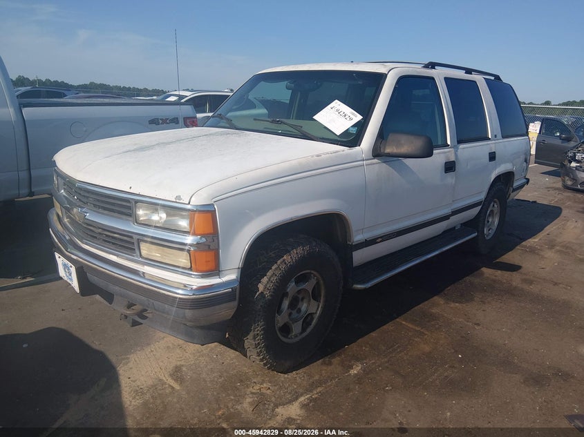 1997 CHEVROLET TAHOE auction photo 2