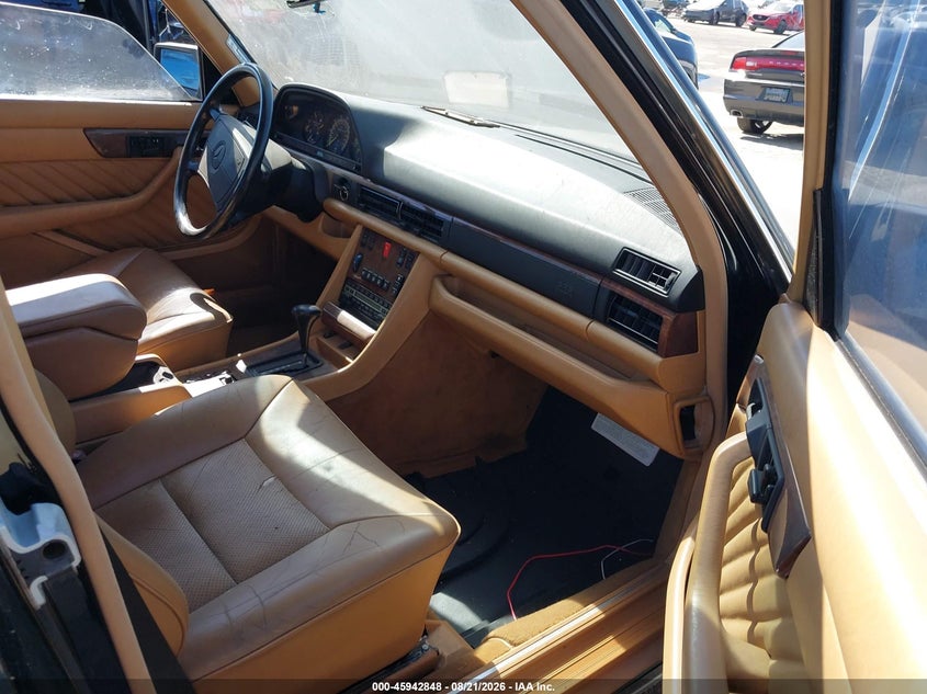 1990 MERCEDES-BENZ 560 auction photo 5