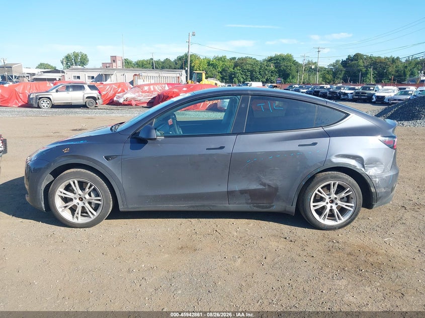 TESLA MODEL Y - zdjęcie 14
