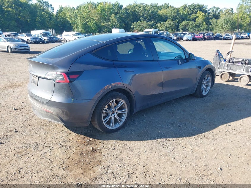 TESLA MODEL Y - zdjęcie 4
