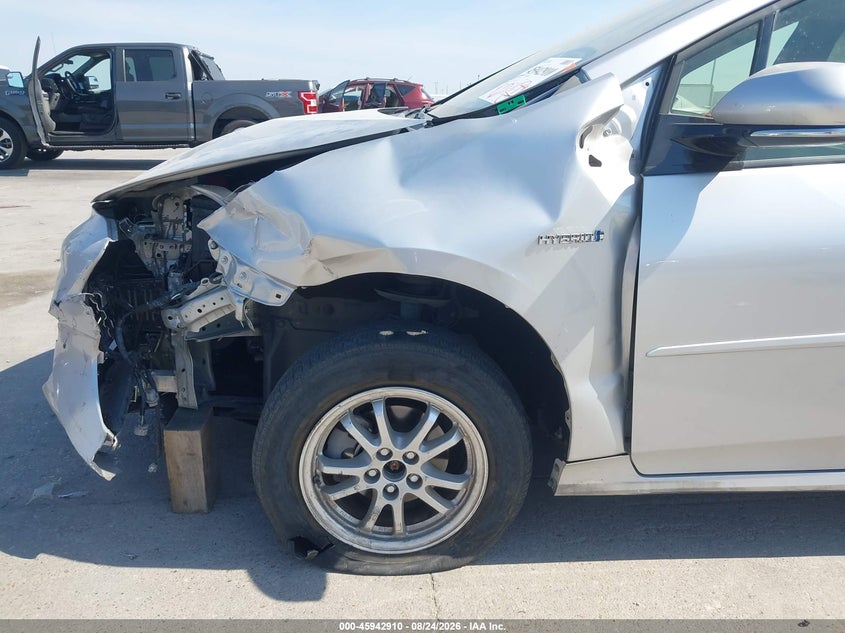 TOYOTA PRIUS - zdjęcie 19