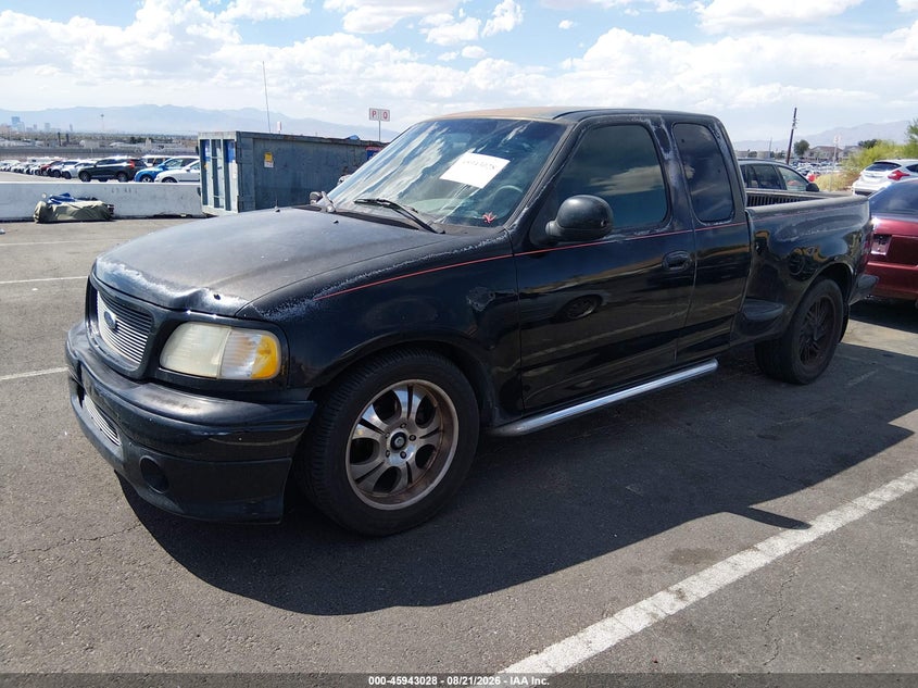 2000 Ford F-150, Перёд и зад, IAAI, VIN 2FTRX07L7YCB17355 — фото 2
