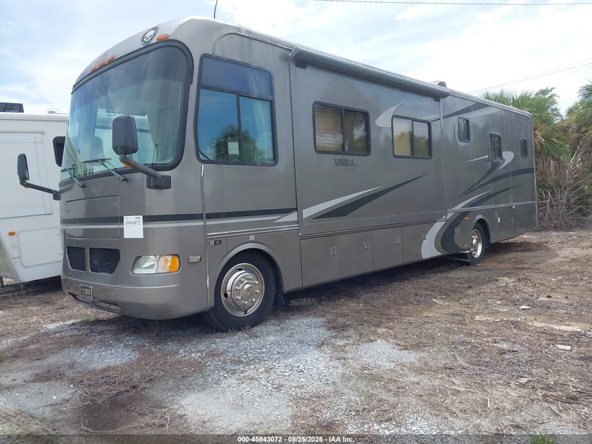 2005 WORKHORSE CUSTOM CHASSIS MOTORHOME CHASSIS auction photo 2