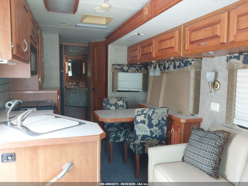 2005 WORKHORSE CUSTOM CHASSIS MOTORHOME CHASSIS auction photo 5