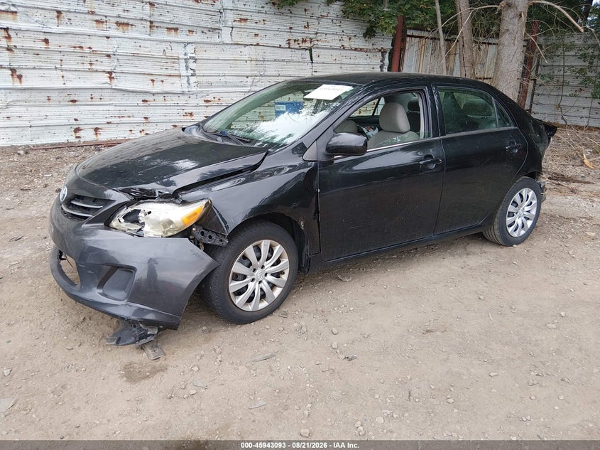 2013 Toyota Corolla, Перёд и зад, IAAI, VIN 2T1BU4EE2DC030072 — фото 2