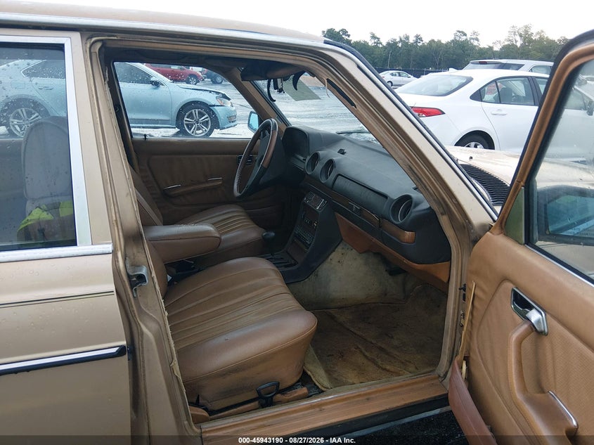 1984 MERCEDES-BENZ 300 auction photo 5