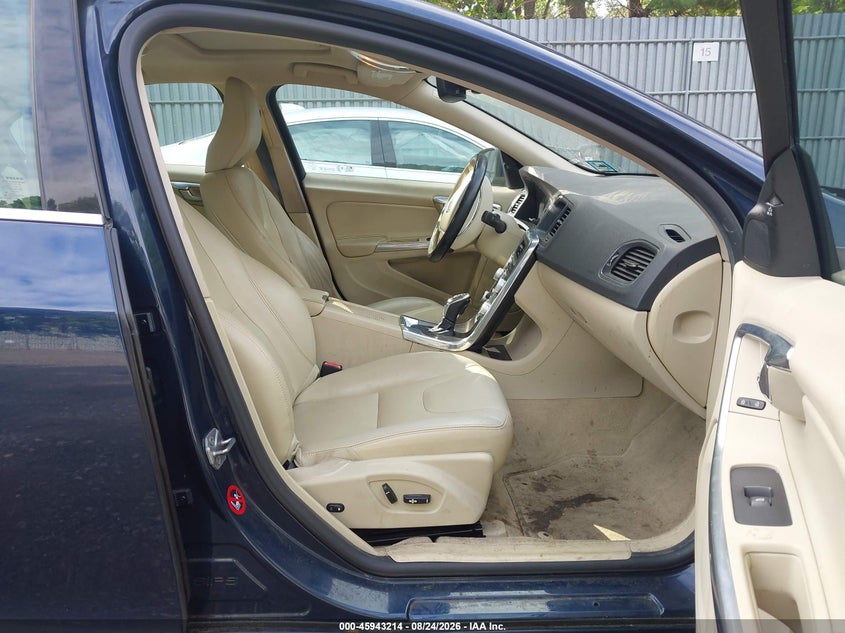 2015 VOLVO S60 auction photo 5