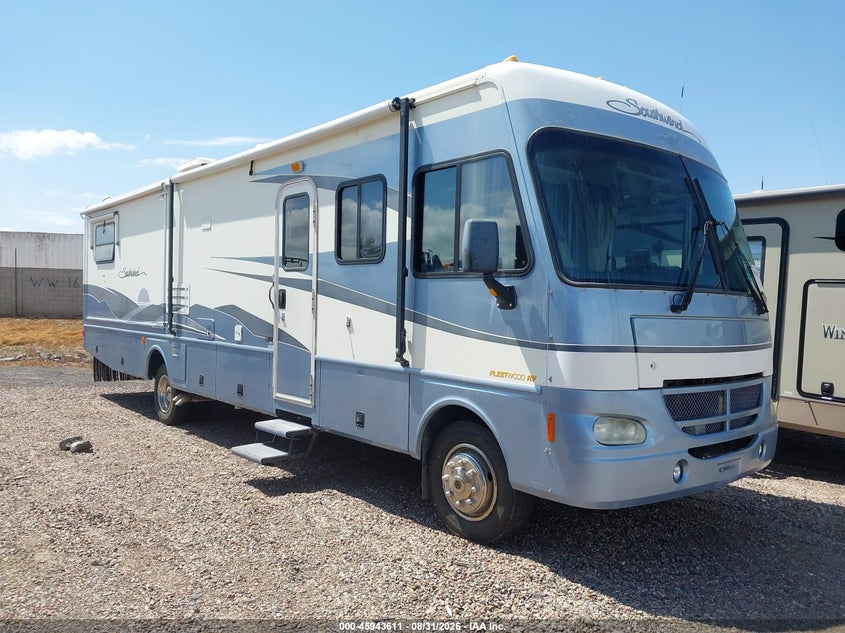 2002 WORKHORSE CUSTOM CHASSIS MOTORHOME CHASSIS auction photo 1