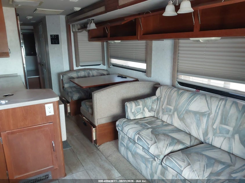 2002 WORKHORSE CUSTOM CHASSIS MOTORHOME CHASSIS auction photo 8