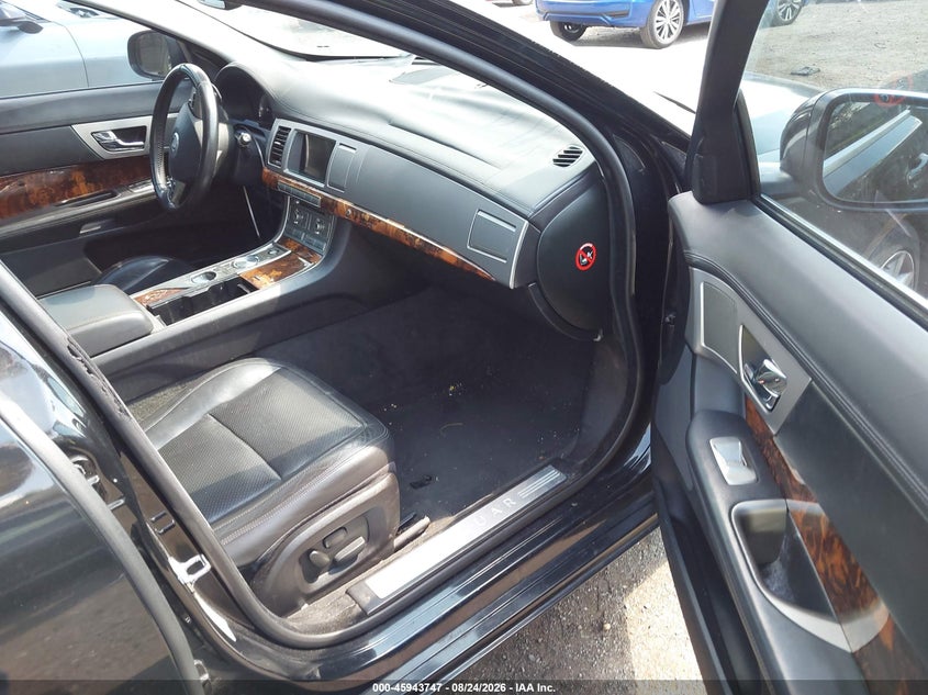 2011 JAGUAR XF auction photo 5