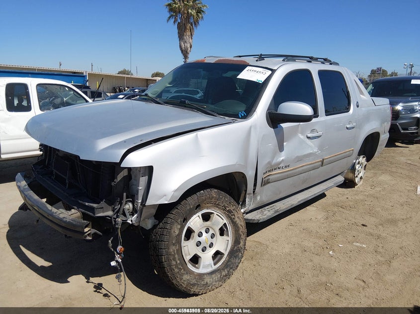 2013 Chevrolet Avalanche, Front End, IAAI, VIN 3GNTKEE70DG264368 — photo 2