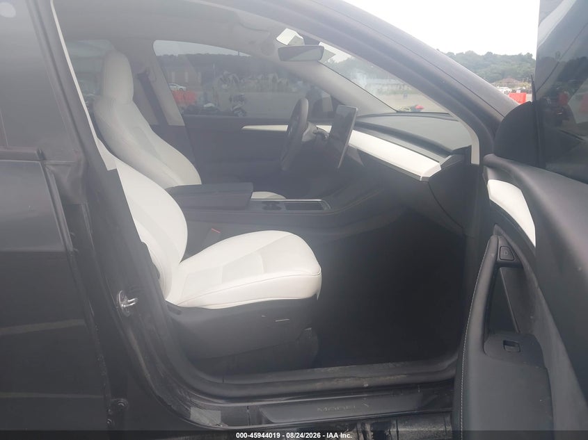 TESLA MODEL Y - zdjęcie 5