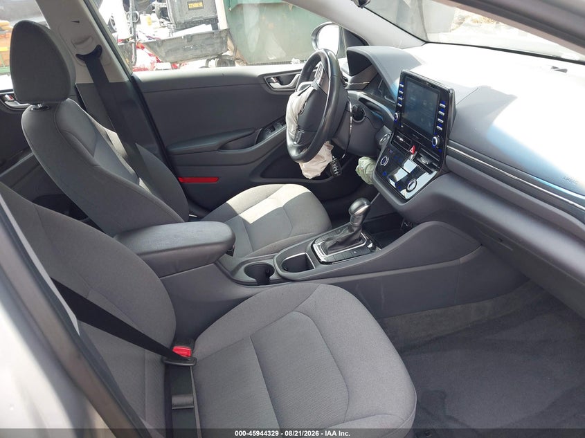 2020 HYUNDAI IONIQ HYBRID SE · Фото 5