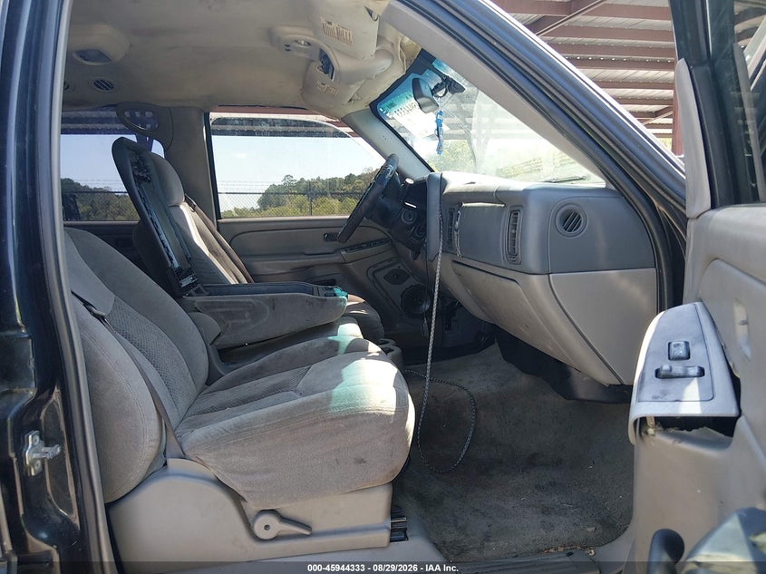 2004 CHEVROLET TAHOE auction photo 5