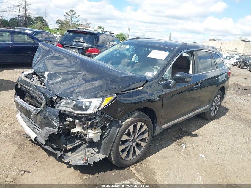 2017 Subaru Outback, Front End, IAAI, VIN 4S4BSATC9H3356998 — photo 2