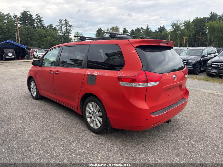 2014 TOYOTA SIENNA auction photo 3
