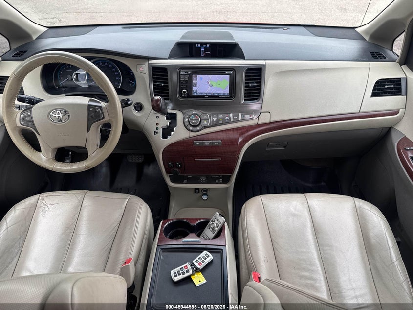 2014 TOYOTA SIENNA auction photo 6