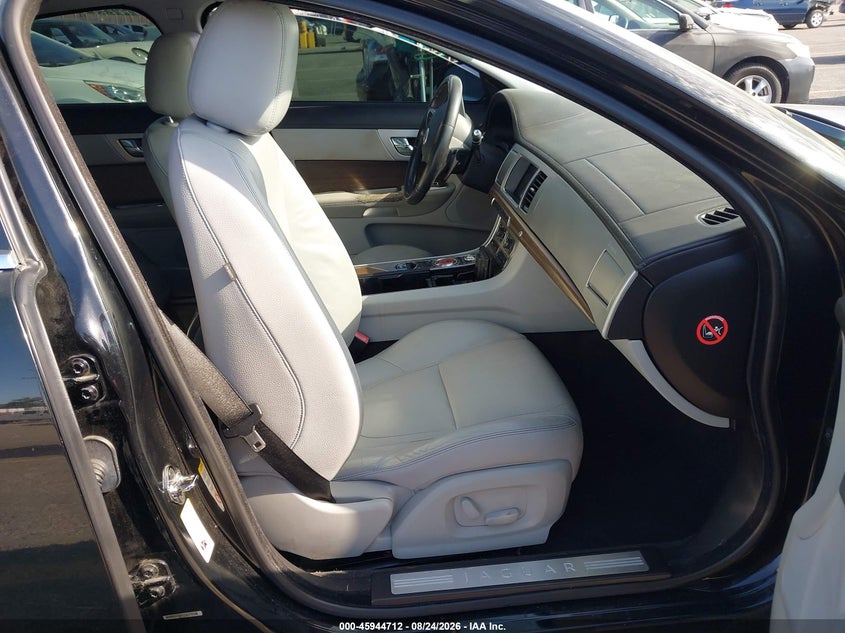 JAGUAR XF 2013 VIN SAJWA0ES3DPS68363
