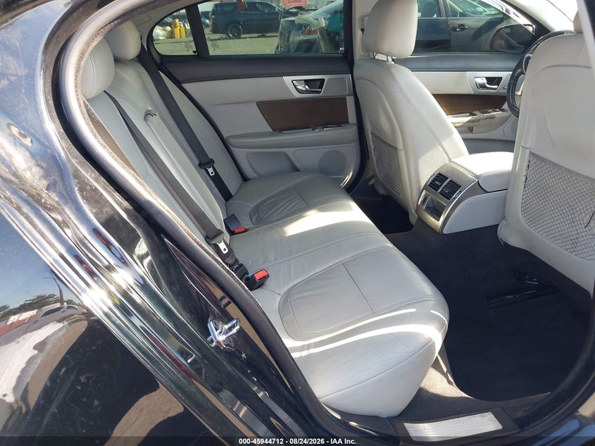 2013 JAGUAR XF auction photo 8