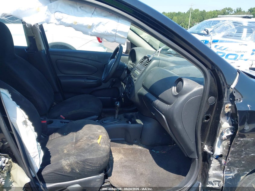 2015 NISSAN VERSA auction photo 5
