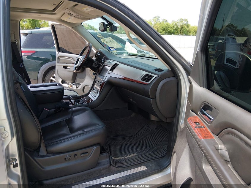 2012 CADILLAC ESCALADE ESV auction photo 5