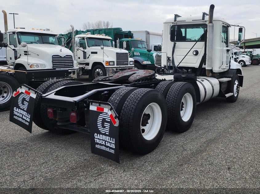 2016 MACK 600 auction photo 4