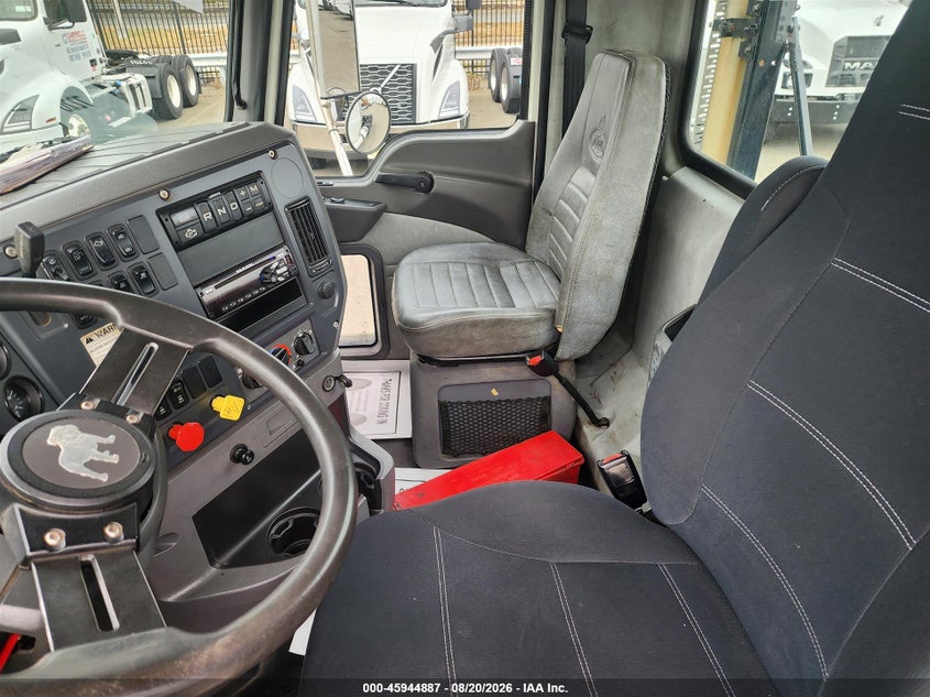 2016 MACK 600 auction photo 7
