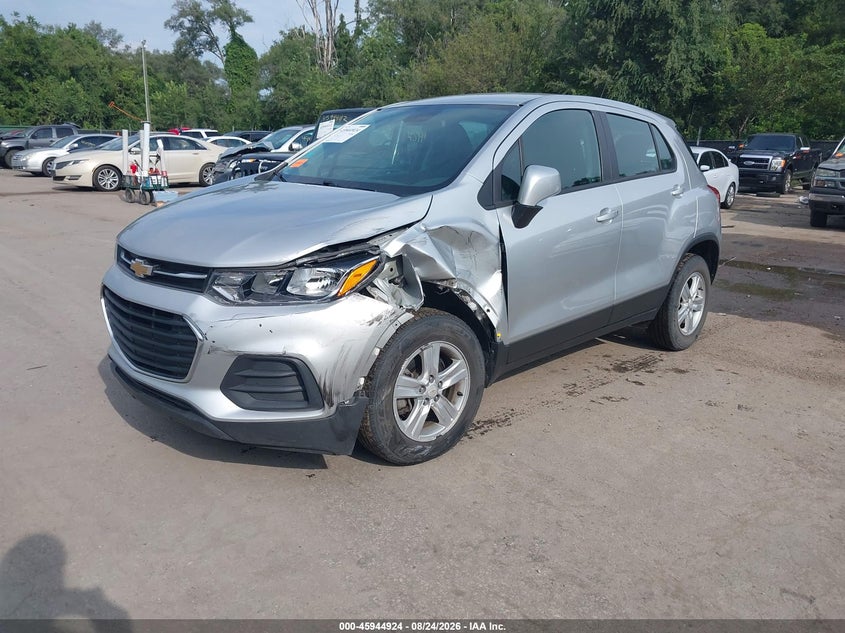2018 Chevrolet Trax, Left Front, IAAI, VIN KL7CJNSB9JB585752 — photo 2