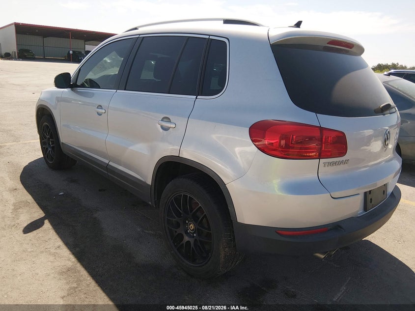 2012 VOLKSWAGEN TIGUAN auction photo 3