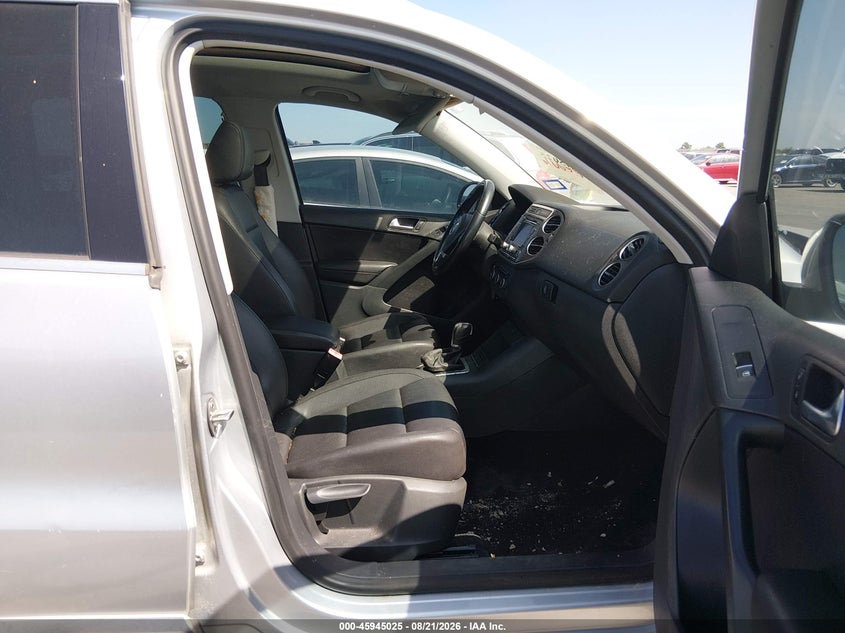 2012 VOLKSWAGEN TIGUAN auction photo 5